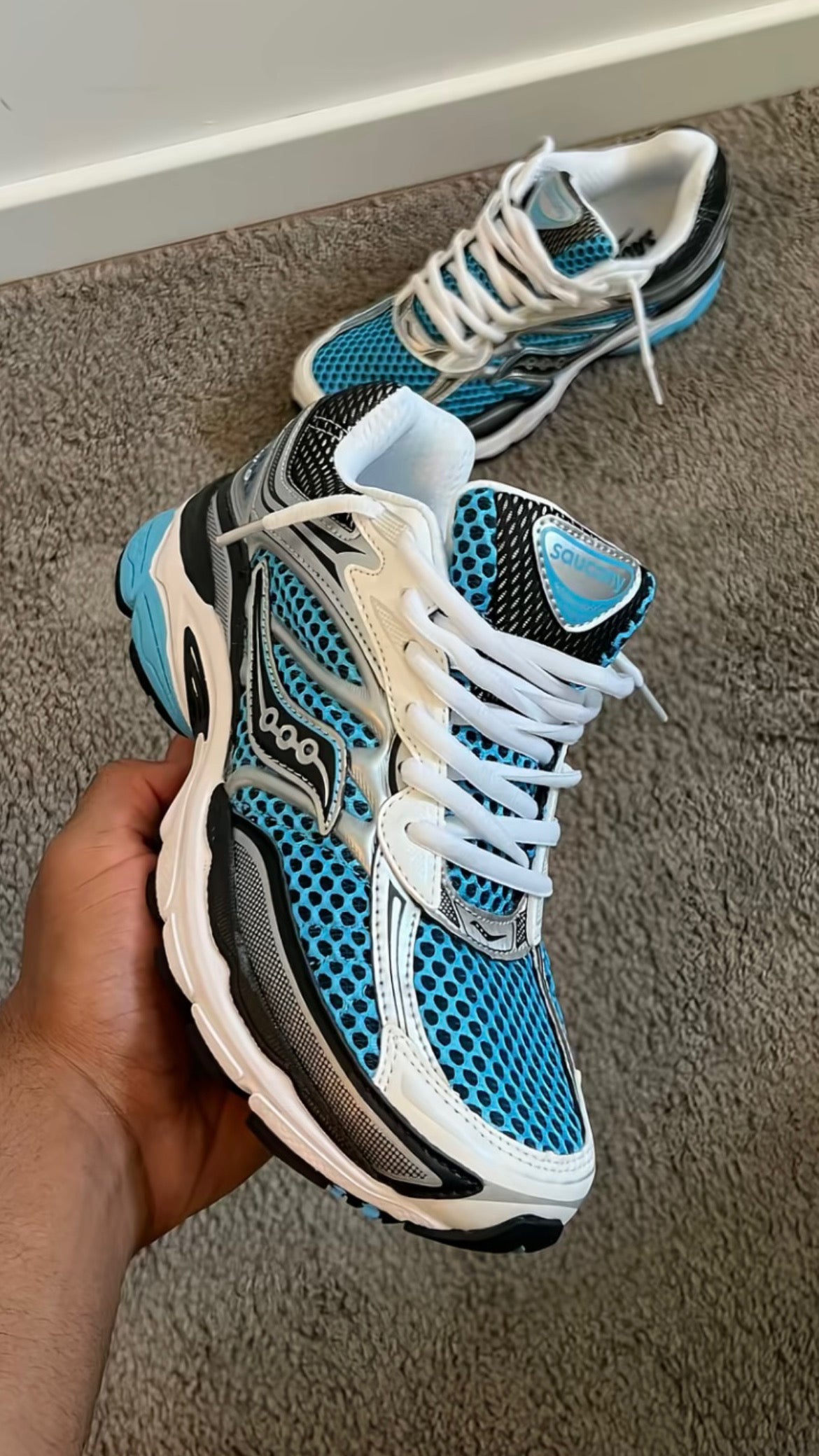 Saucony OMNI 9 Blue light