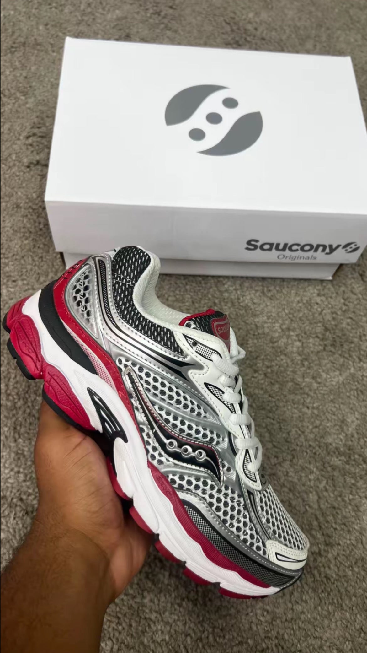 Saucony OMNI 9 Red
