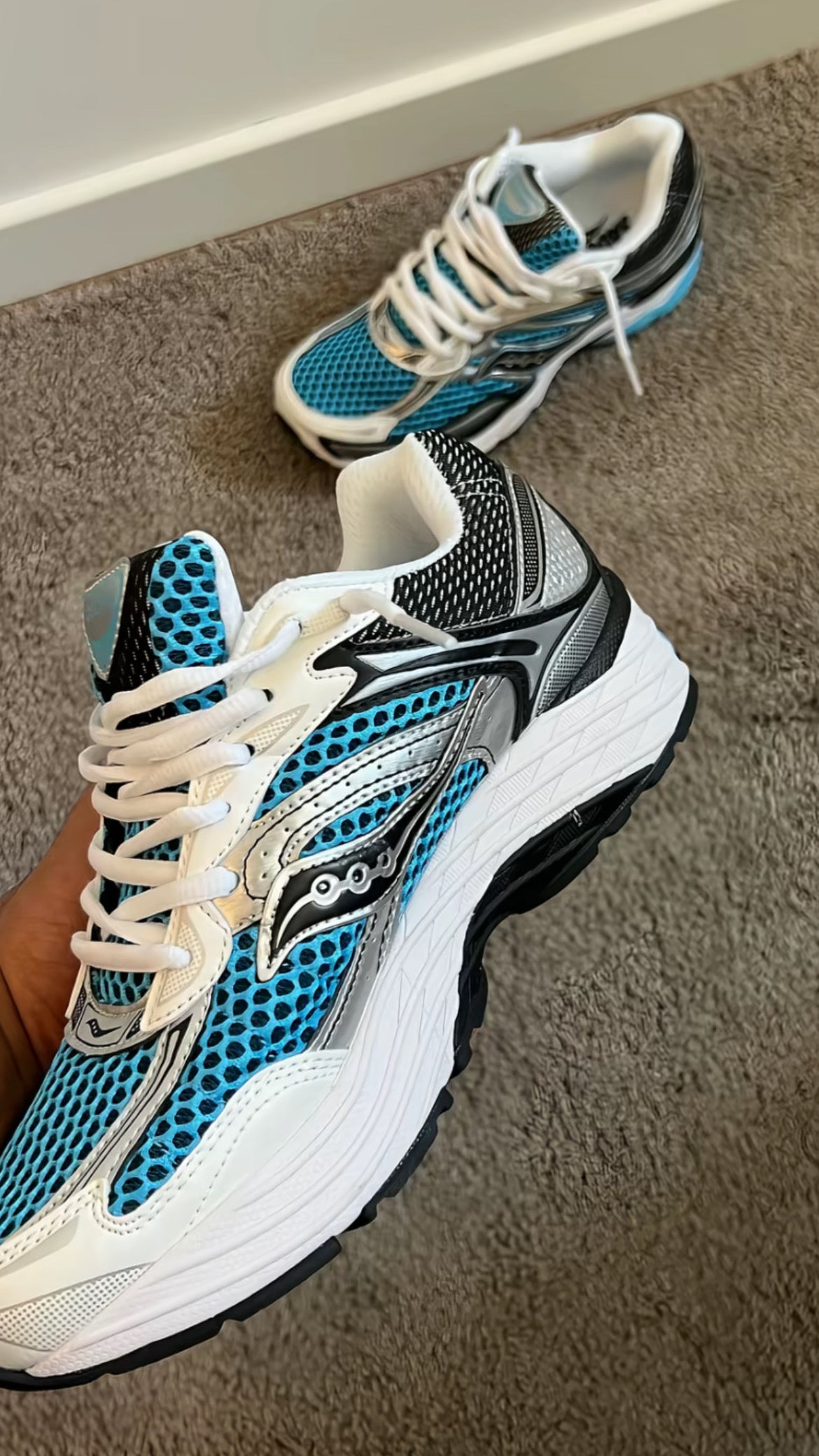 Saucony OMNI 9 Blue light