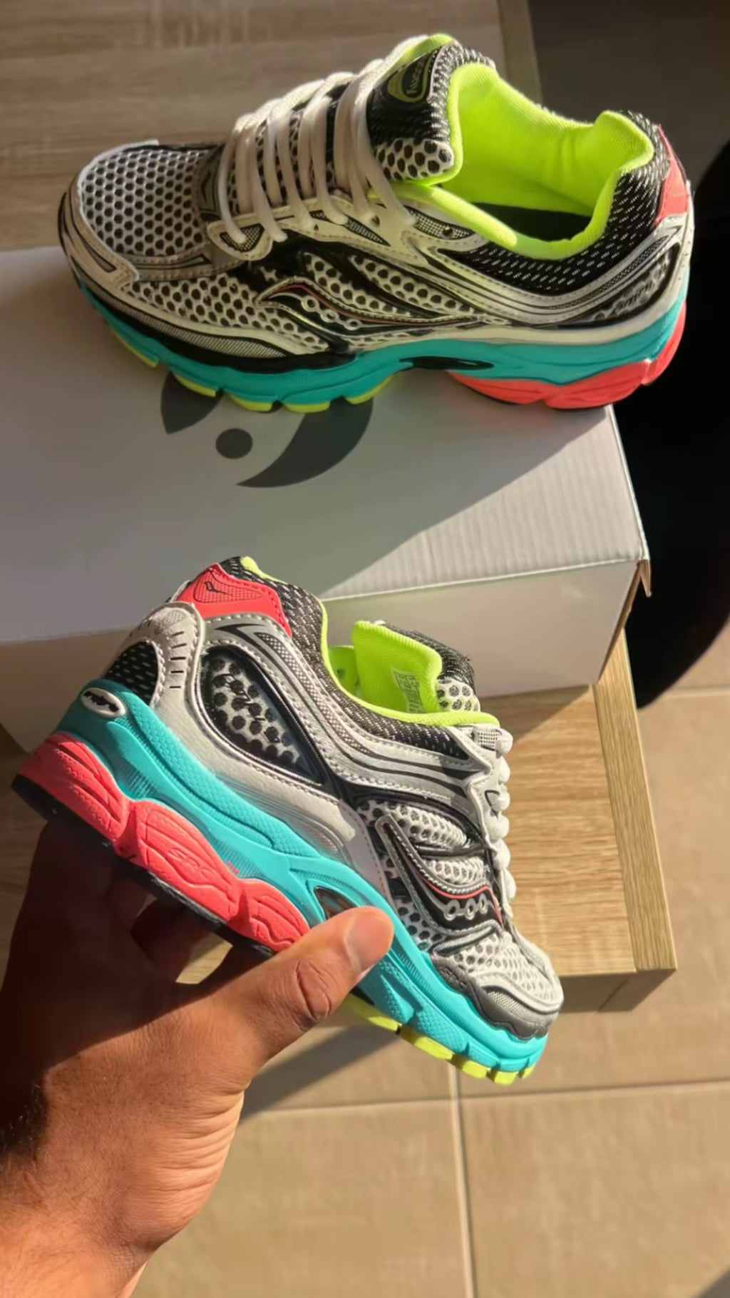 Saucony OMNI 9 Rainbow