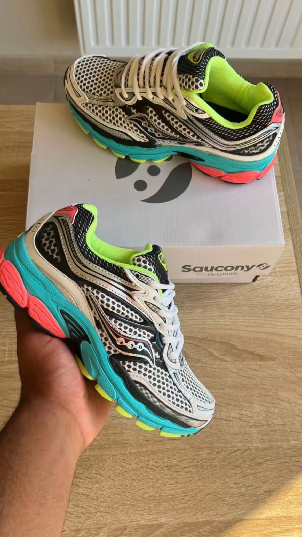 Saucony OMNI 9 Rainbow