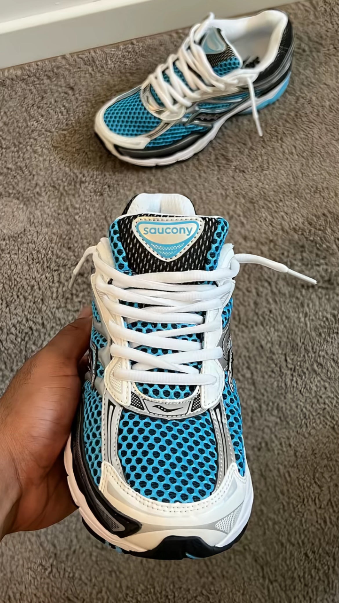 Saucony OMNI 9 Blue light