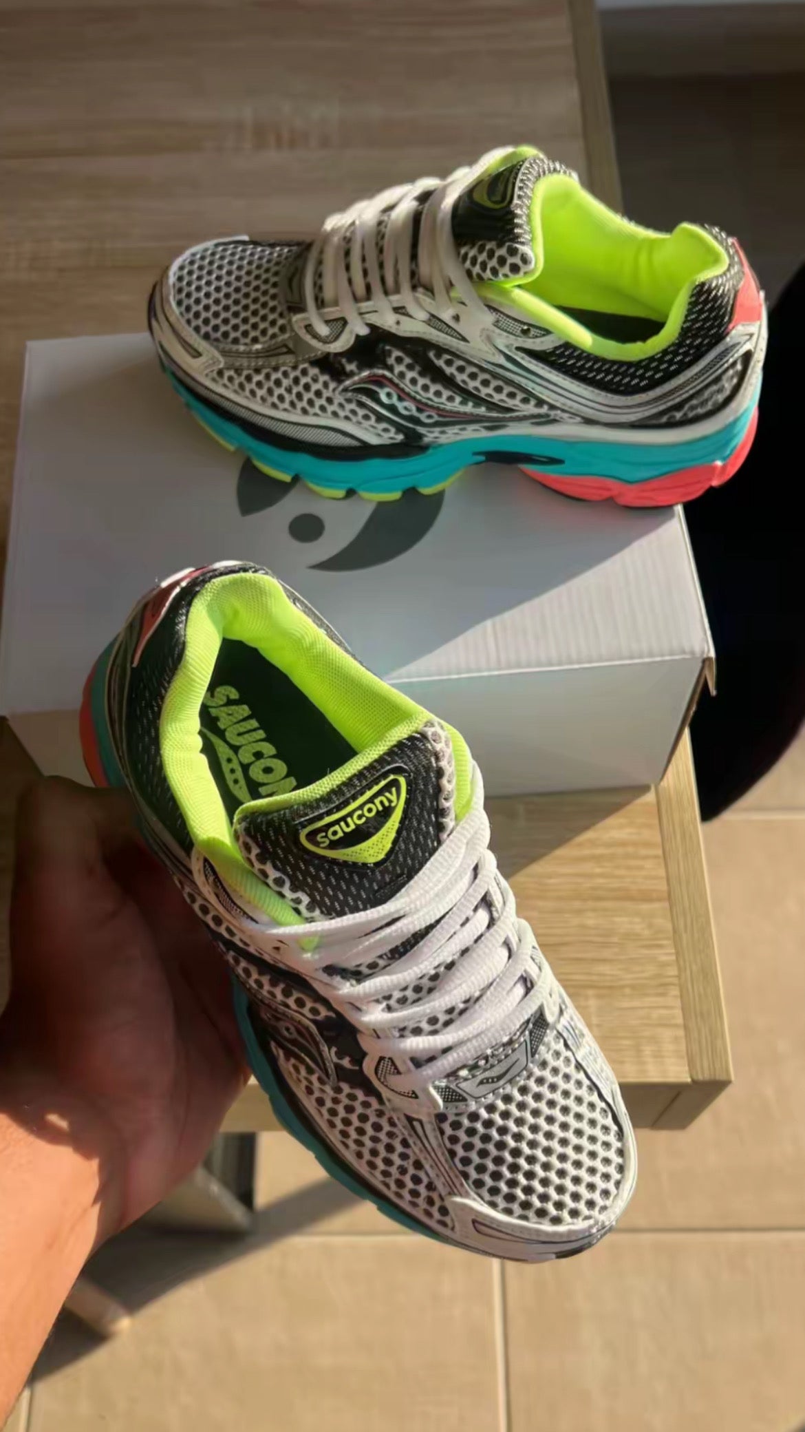 Saucony OMNI 9 Rainbow