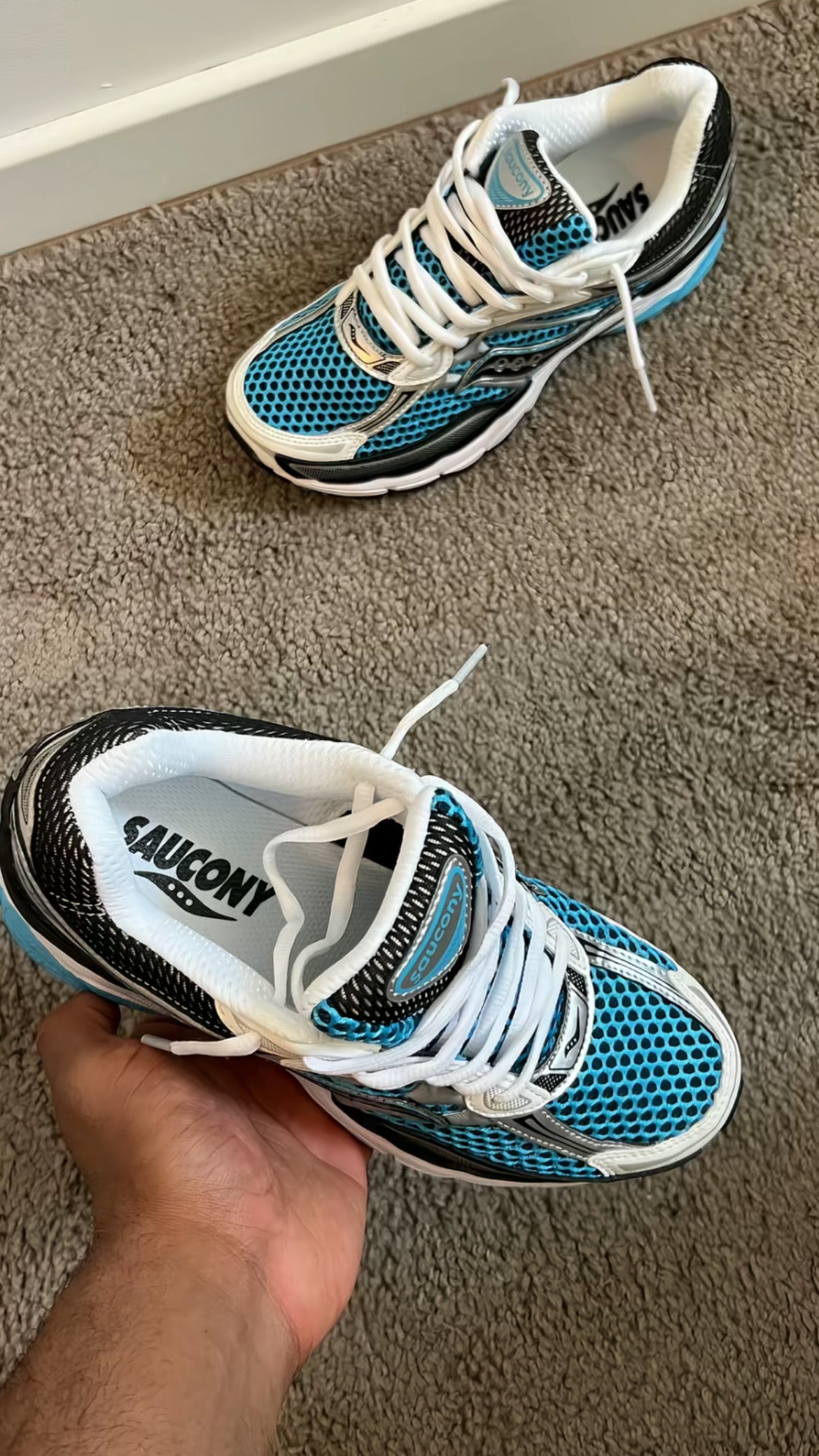 Saucony OMNI 9 Blue light